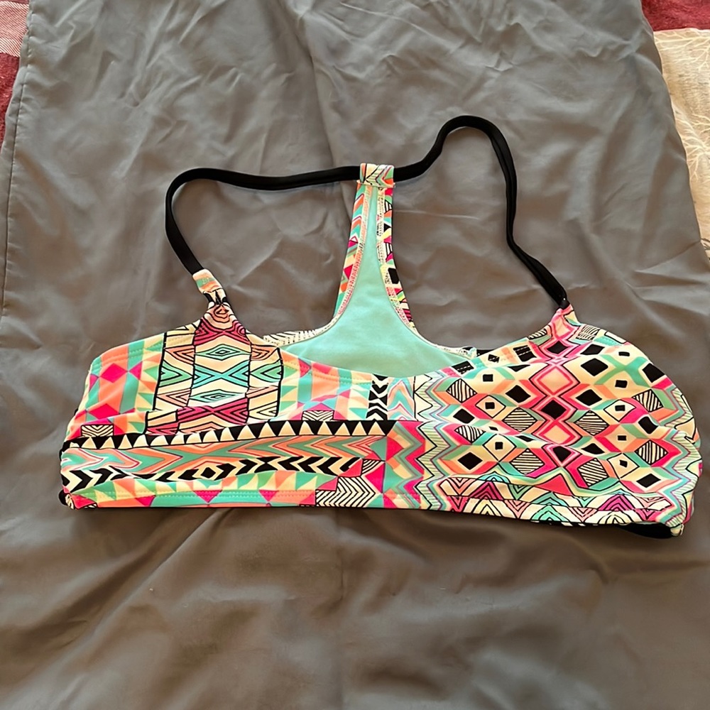 Women’s medium Aztec swim top